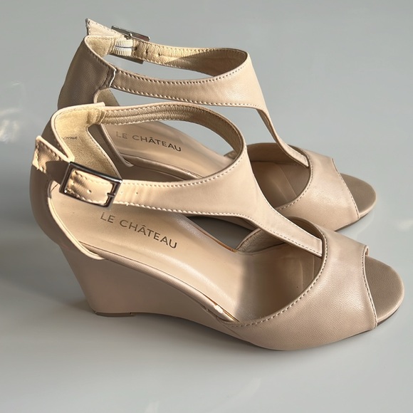 Le Chateau TStrap wedges Sandals - Picture 4 of 8